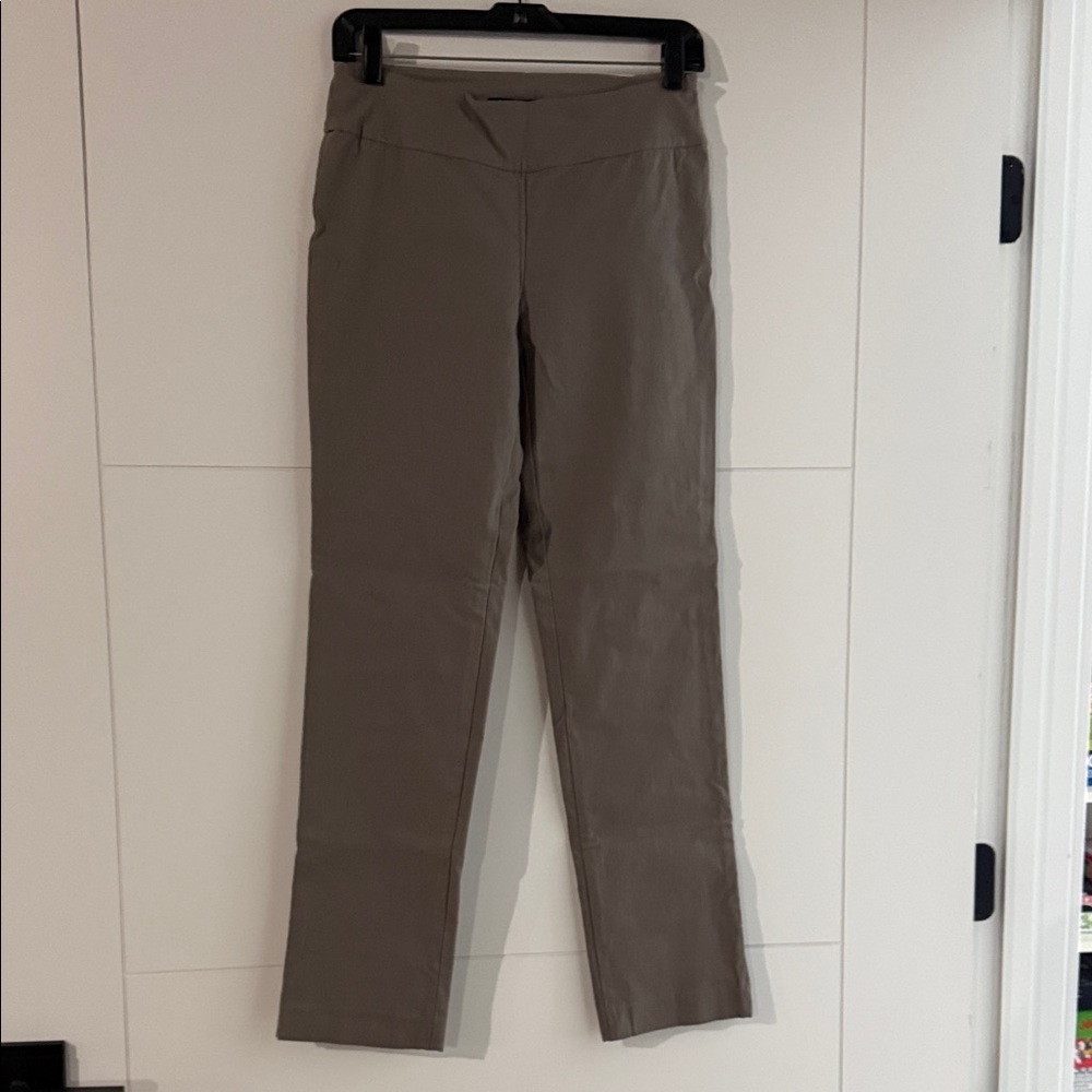 NIC+ZOE Women's Straight Leg Pants in Taupe